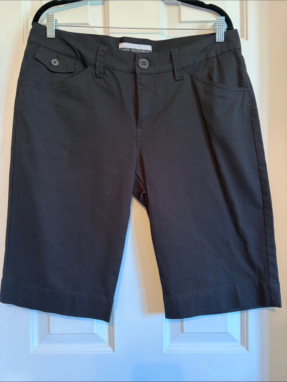Lady Hathaway Black Knee-Length Shorts US12